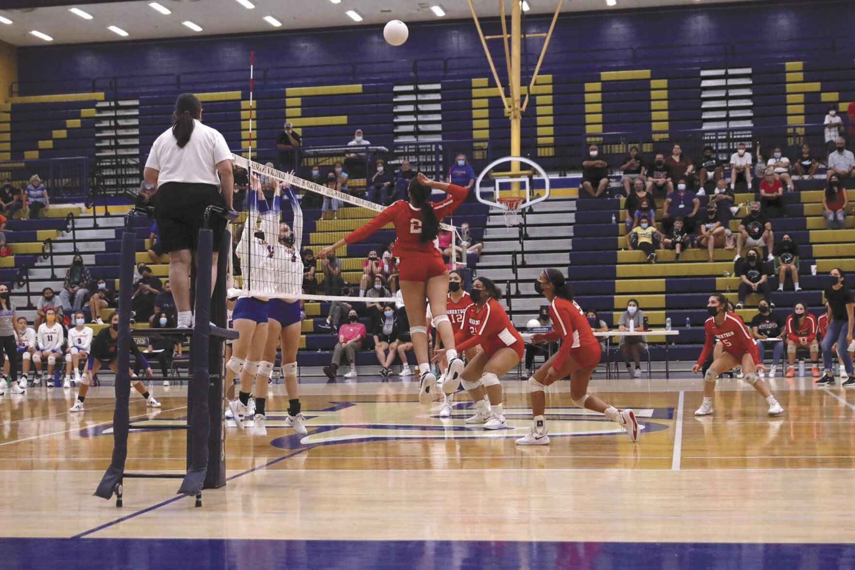 Jaylee Gonzales spike vs Los Lunas